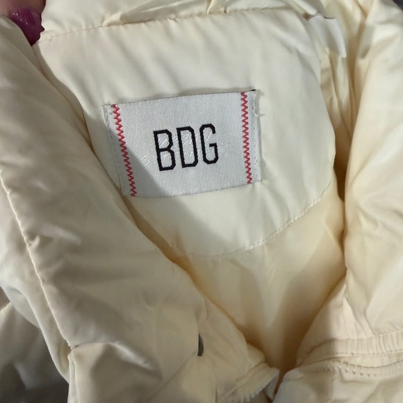 Urban outfitters BDG ivory Puffer Vest Size S-P - Picture 3 of 6